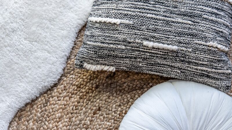 Arte del Dettaglio: Decorare con Cuscini Unici