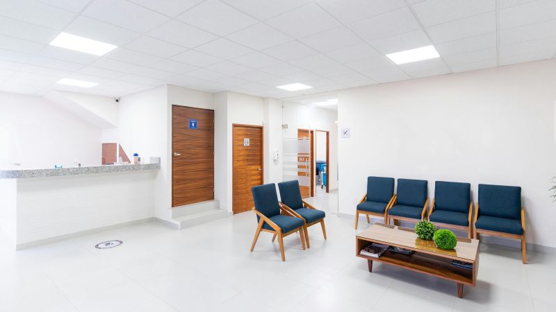 Hai bisogno di aiuto per arredare il tuo studio medico?