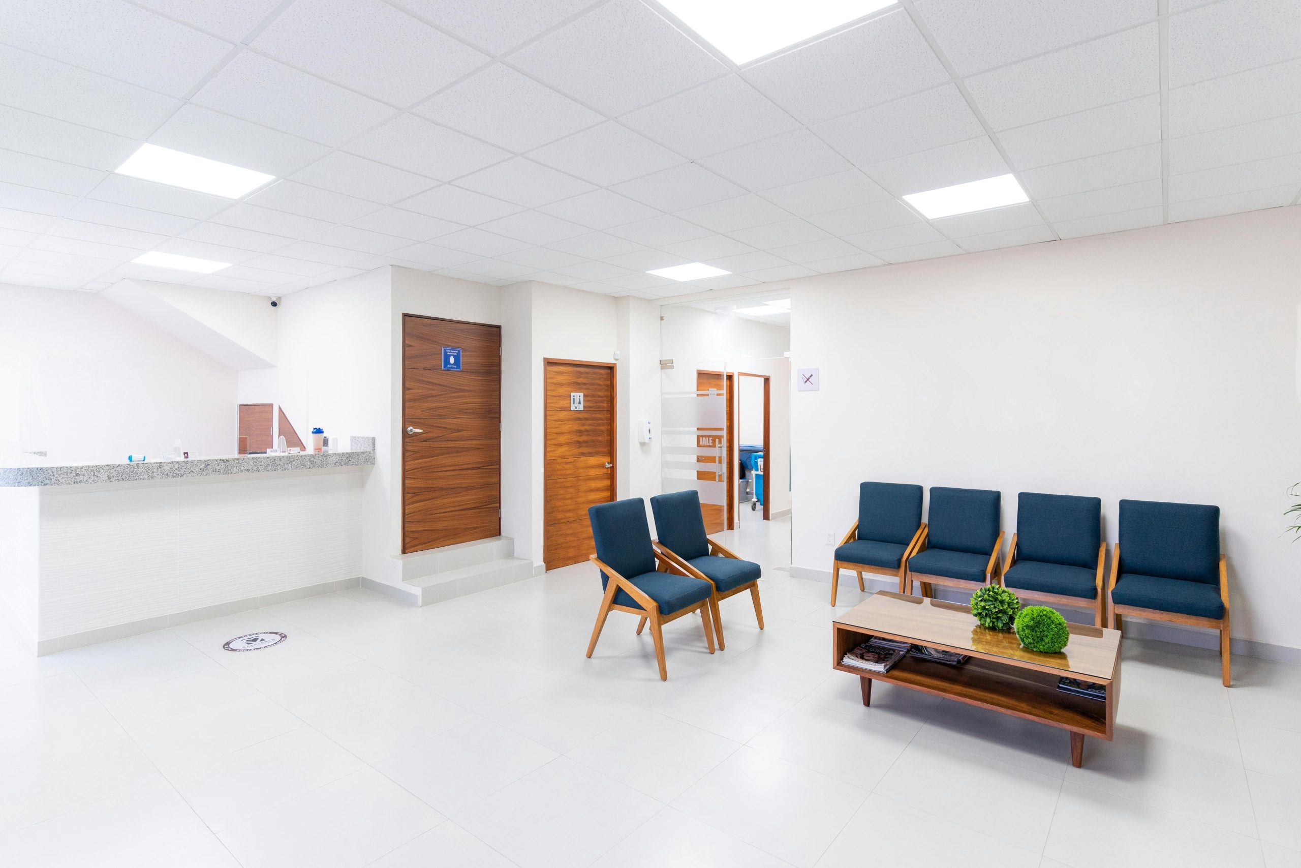 Hai bisogno di aiuto per arredare il tuo studio medico?
