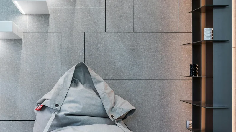 Poltrona sacco: l’icona del design italiano che torna negli interni contemporanei