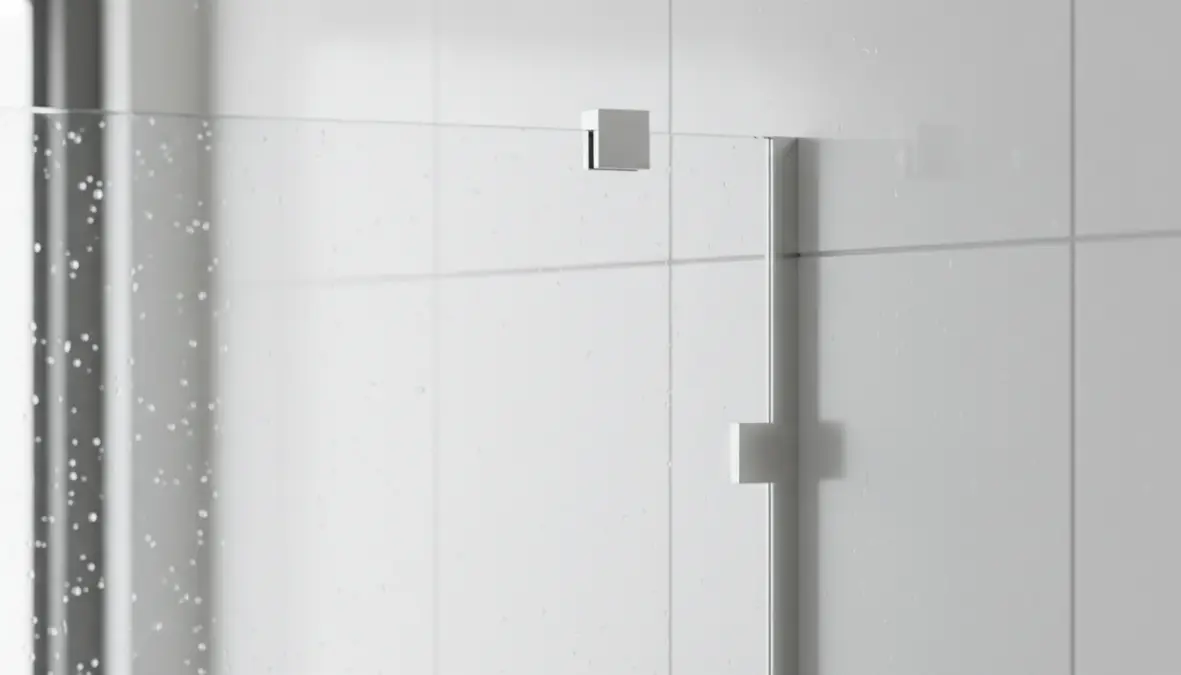 Dettaglio tecnico box doccia frameless con vetro temperato e cerniere minimal
