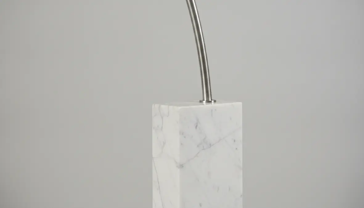Lampada ad arco anni 60 originale Flos con base in marmo di Carrara e stelo in acciaio