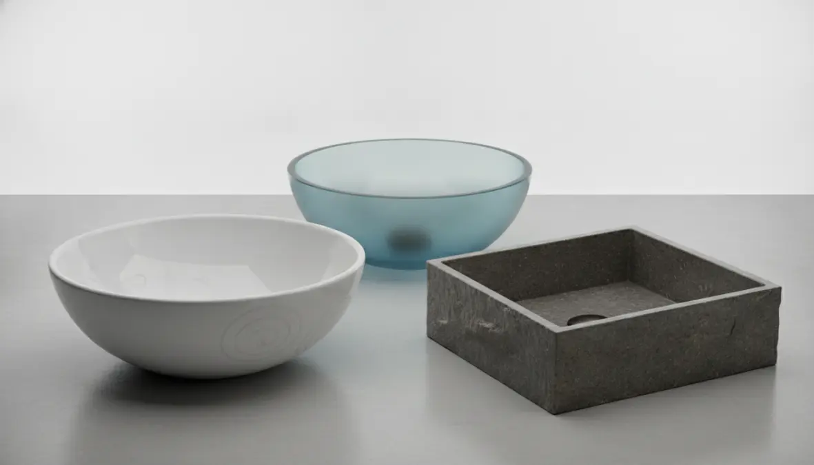 Diverse forme di lavabi da appoggio: lavabo ovale, rettangolare e tondo in vari materiali